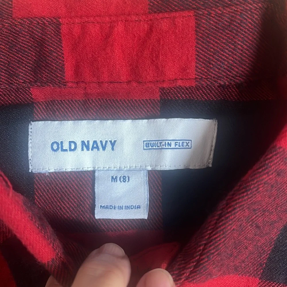 Old Navy built in flex size medium (8) shirt. Great condition!
